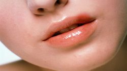 Уплотнение на губе: лечение, причини появления