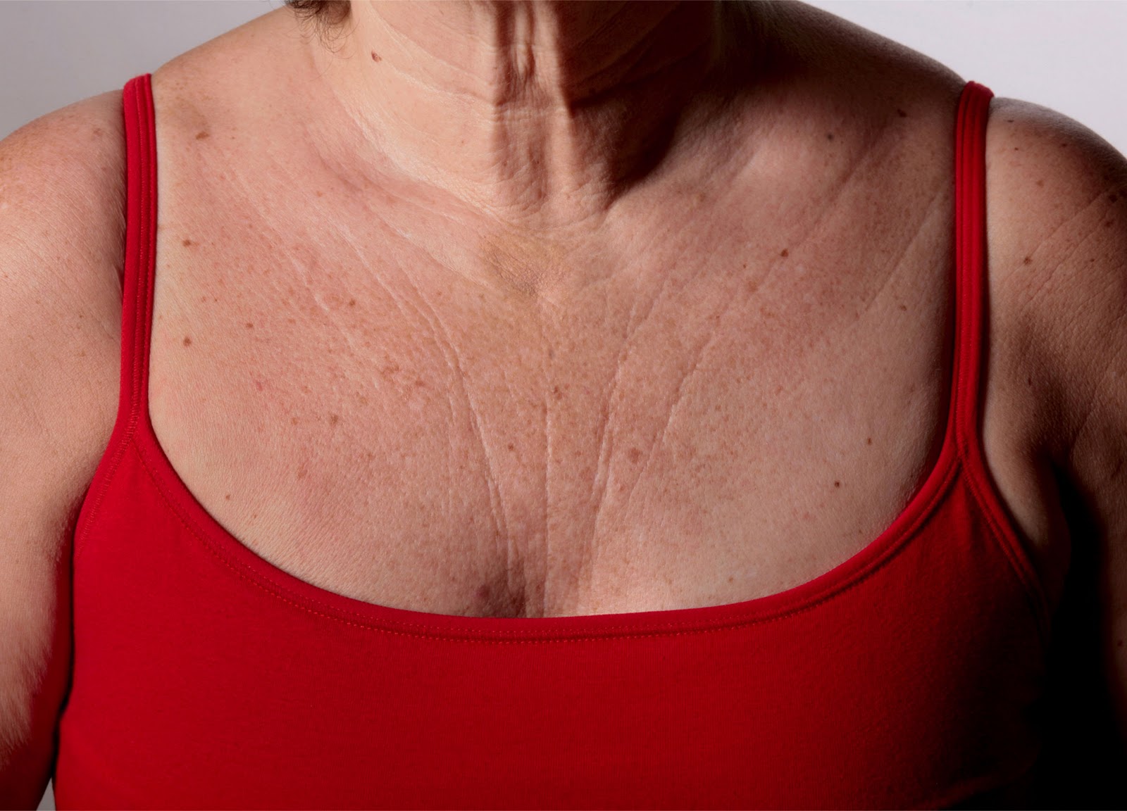кожа на груди у женщин (120) фото